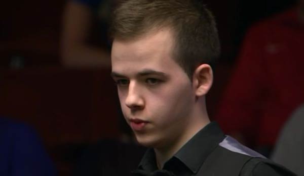 员中脱颖而 员中脱颖而