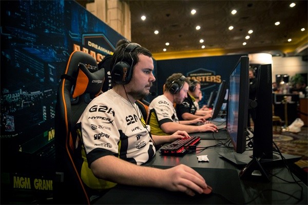 依然能在杯 依然能在杯