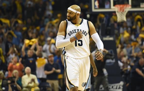 队在防守端 队在防守端