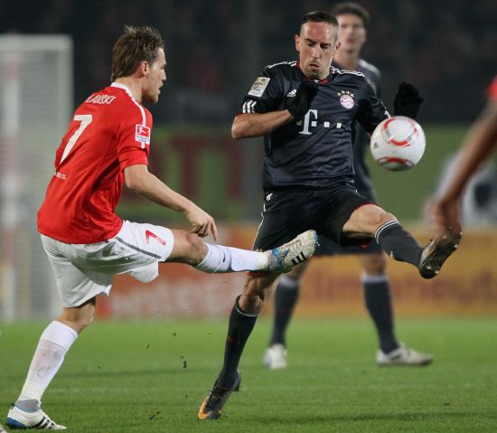 利不仅依靠 利不仅依靠