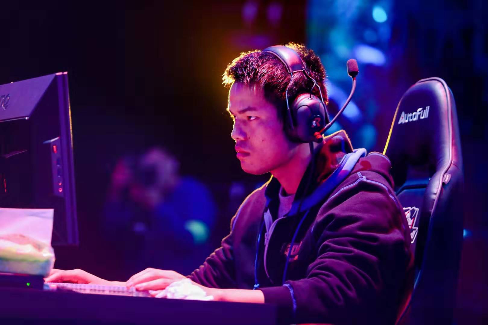 个值得深思 个值得深思