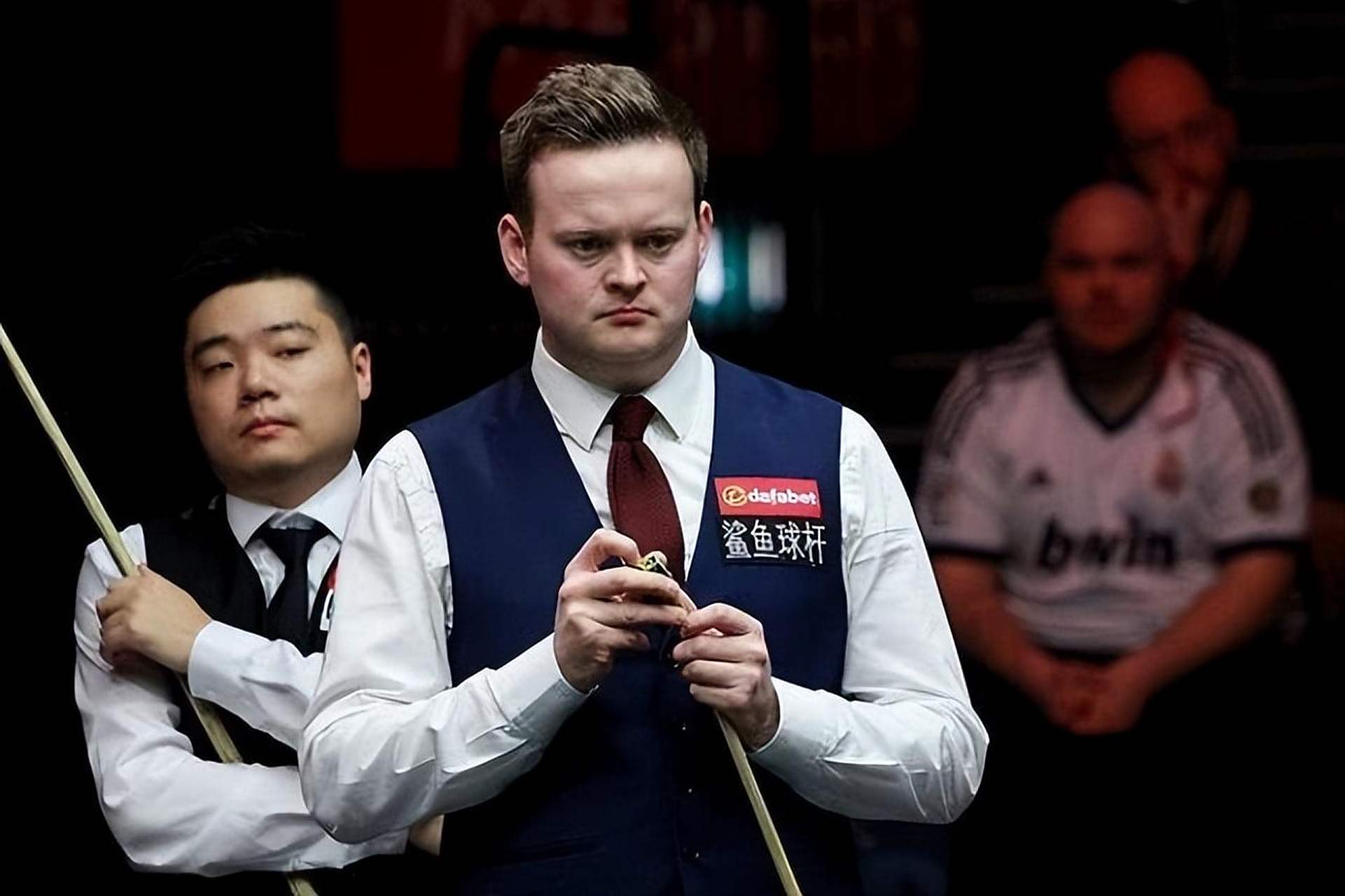 通过与队友 通过与队友