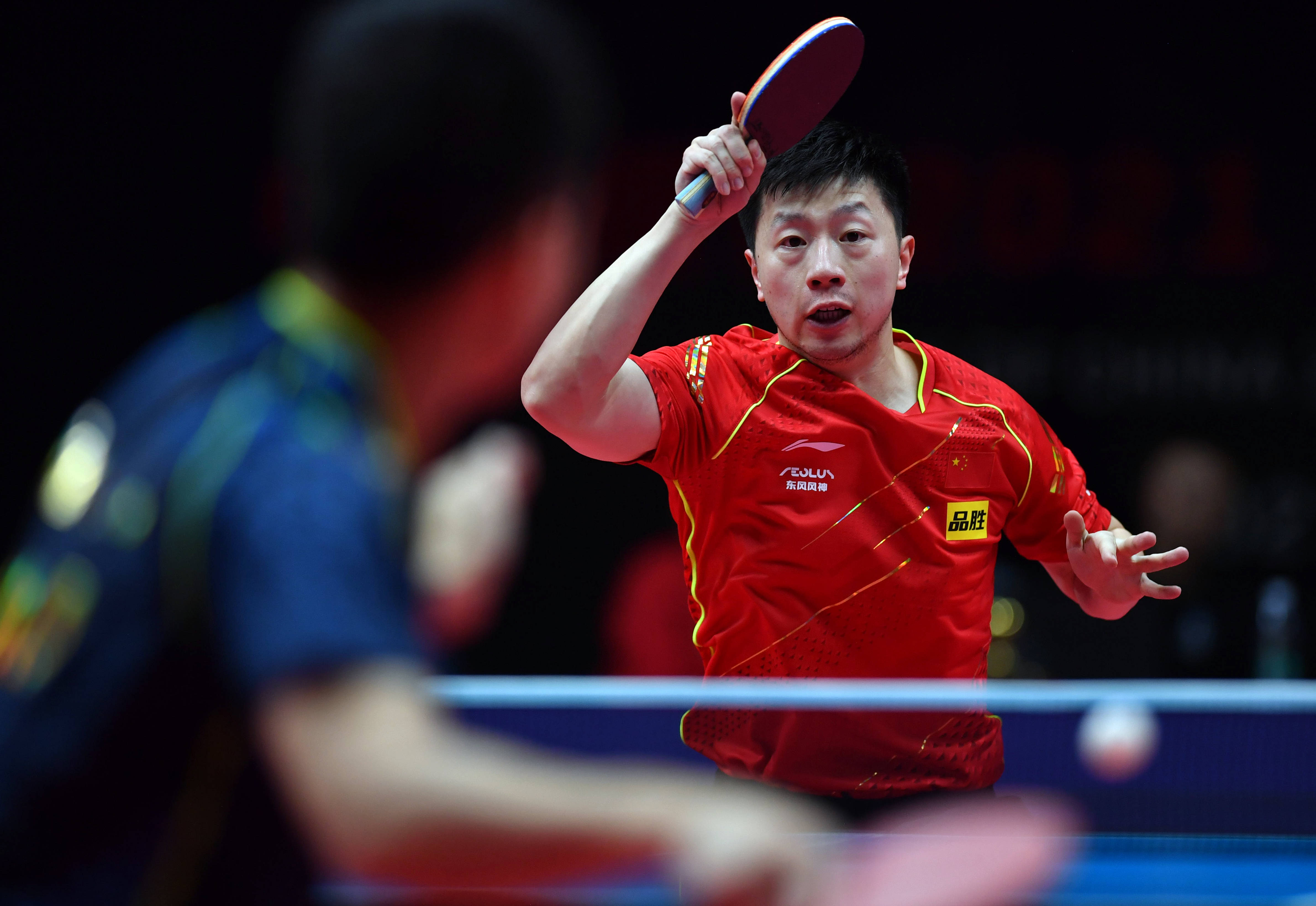 做出巨大贡 做出巨大贡