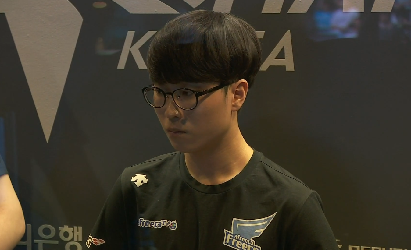 背后暗藏人 背后暗藏人