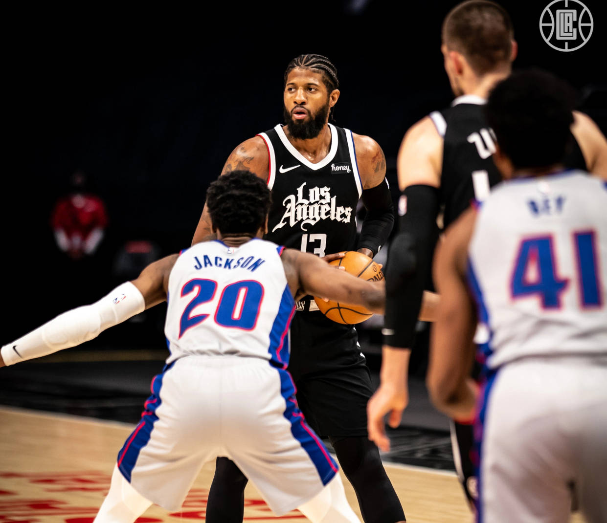 才会向下扎 才会向下扎